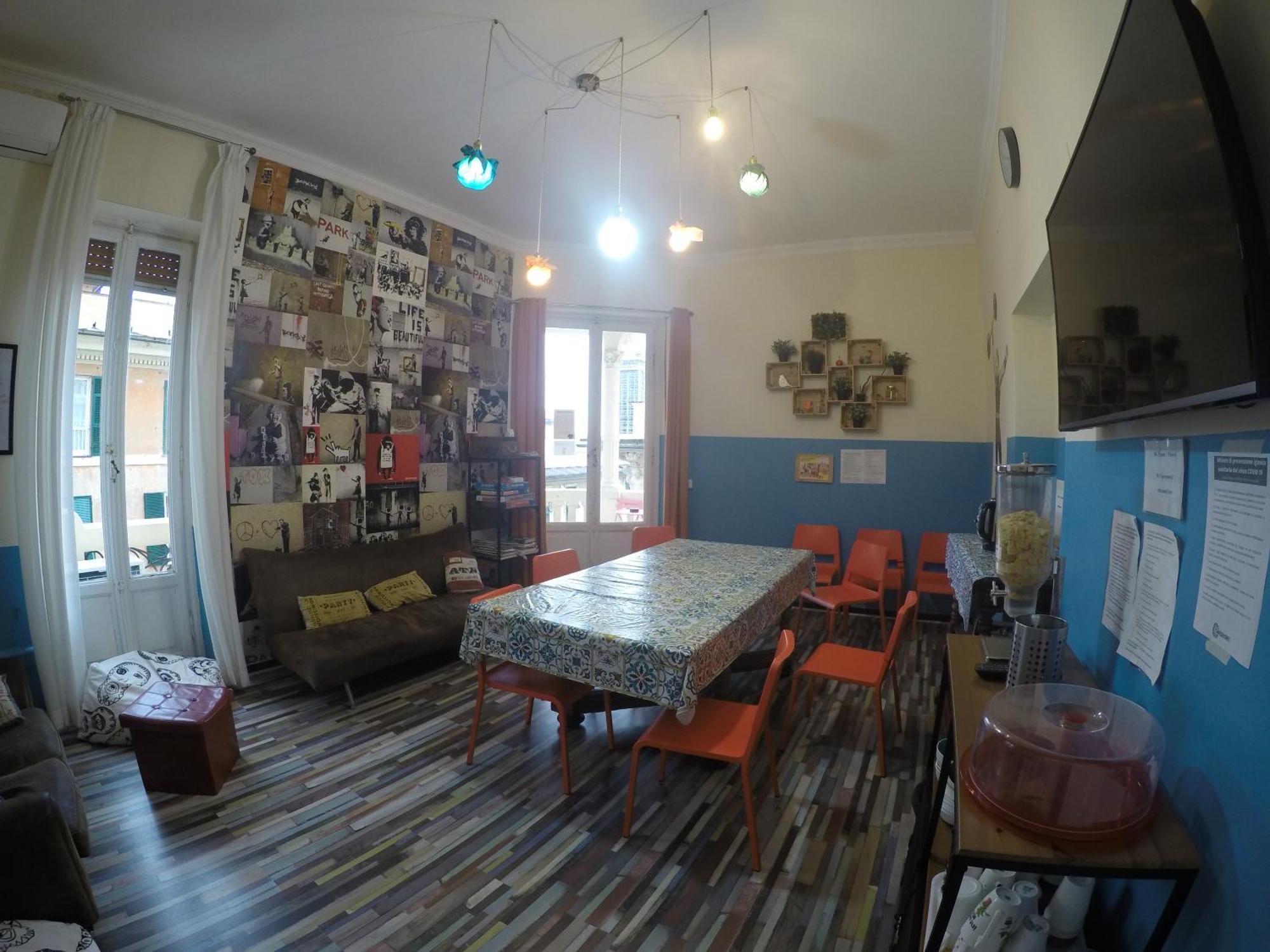 Home Genoa Hostel Buitenkant foto